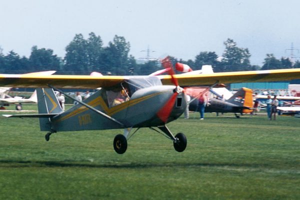Doppelsitziges Ultraleichtflugzeug FK9. Der abgebildete Prototyp der Baureihe FK9 Mark1 wurde 1989 von Otto und Peter Funk entwickelt